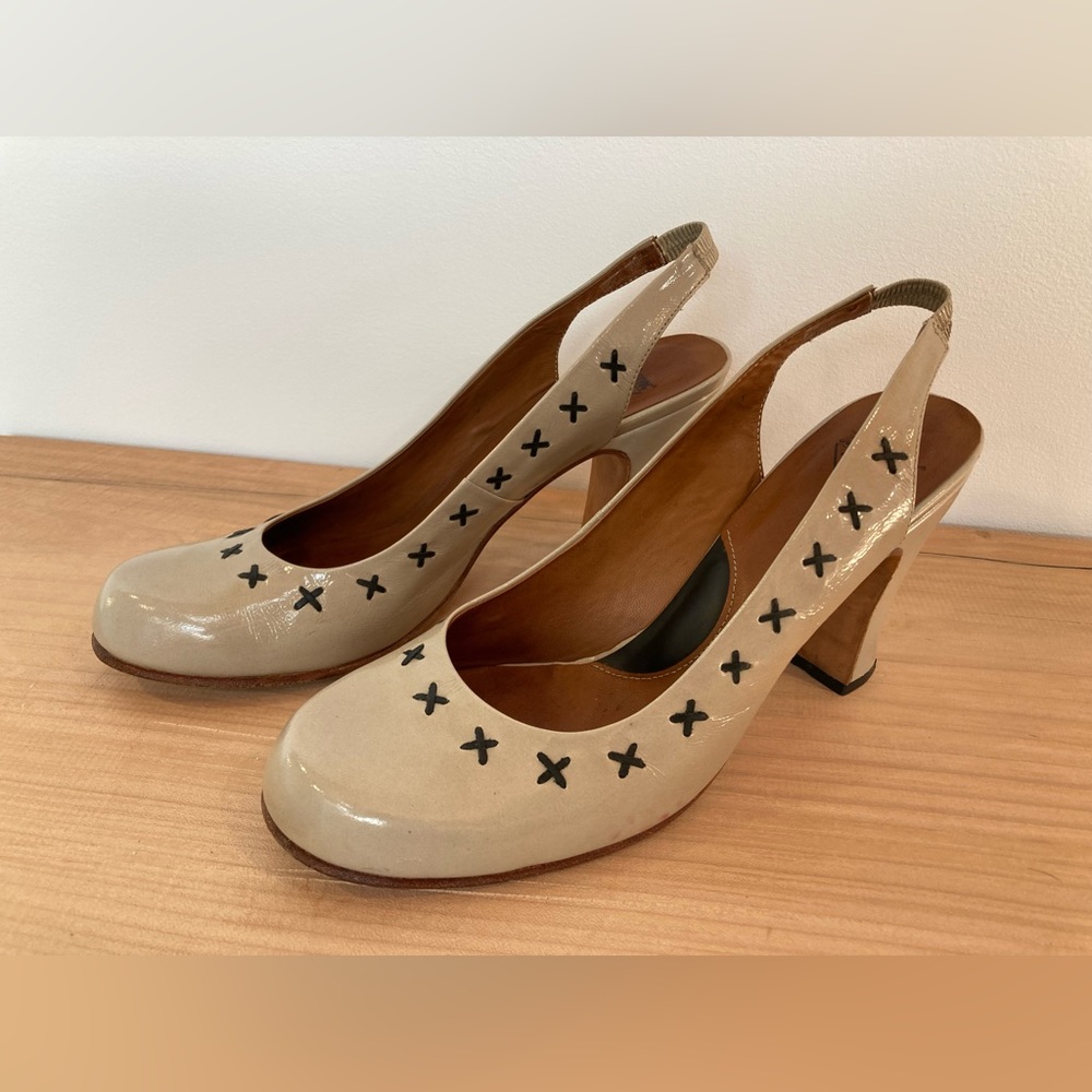 John Fluevog | Beige Patent Leather Slingback Heel